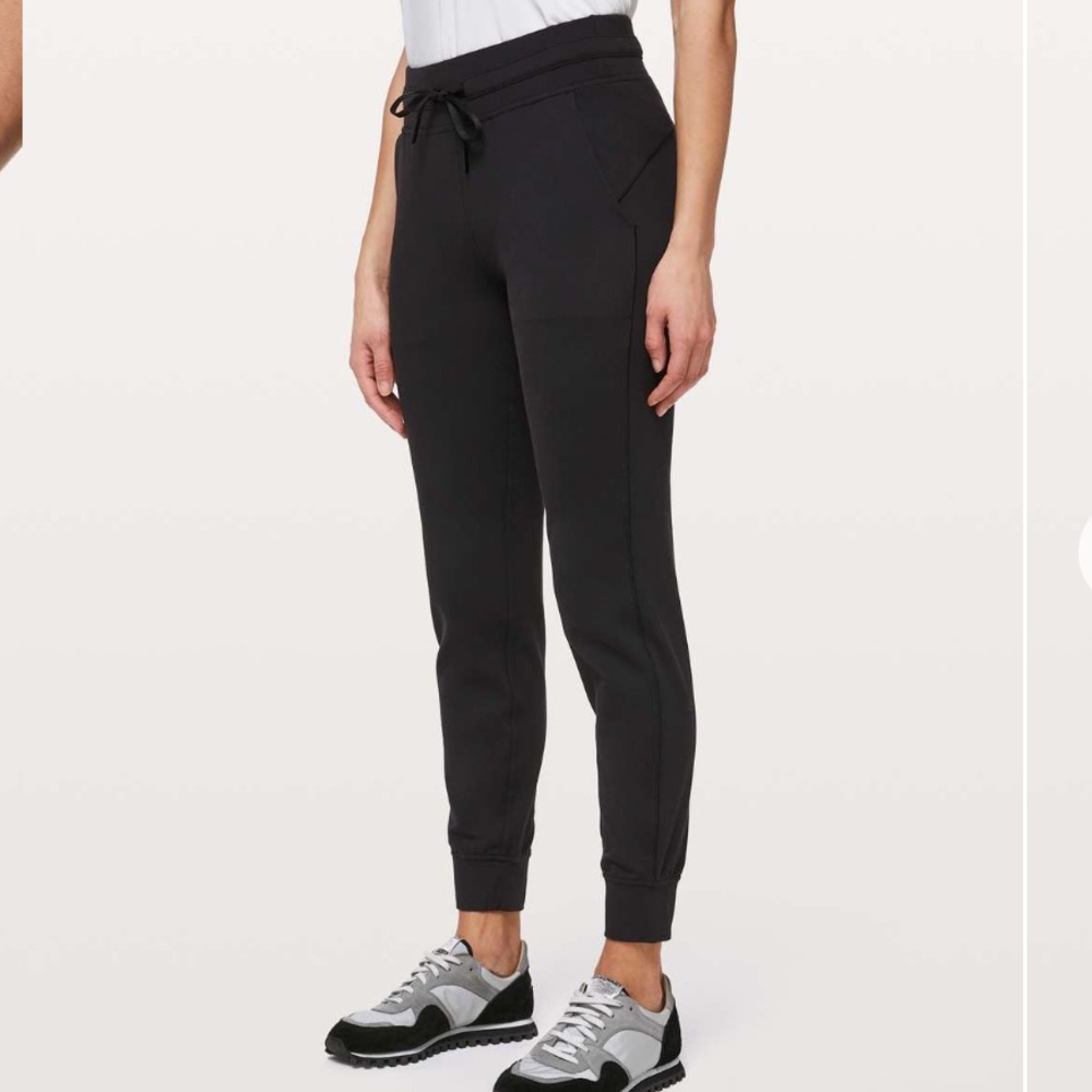 Lululemon Ready To Rulu Pant *29"
Black size 10